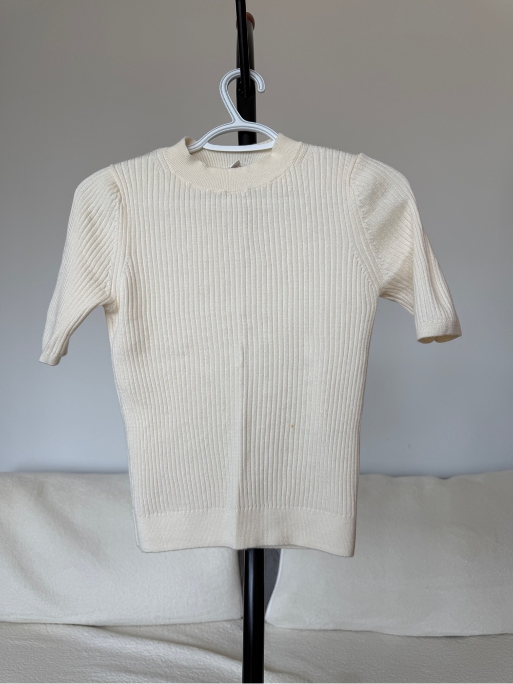 UNIQLO Women’s 100% Wool Ribbed Knit Sweater Ivory Mock Neck Short Sleeve Top
